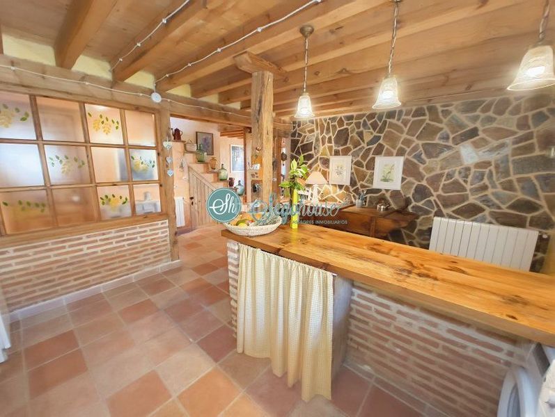 Foto 16a75cc9-8e63-47b7-9804-83f90e401ae0. Casa amb calefacció a Escobar de Polendos