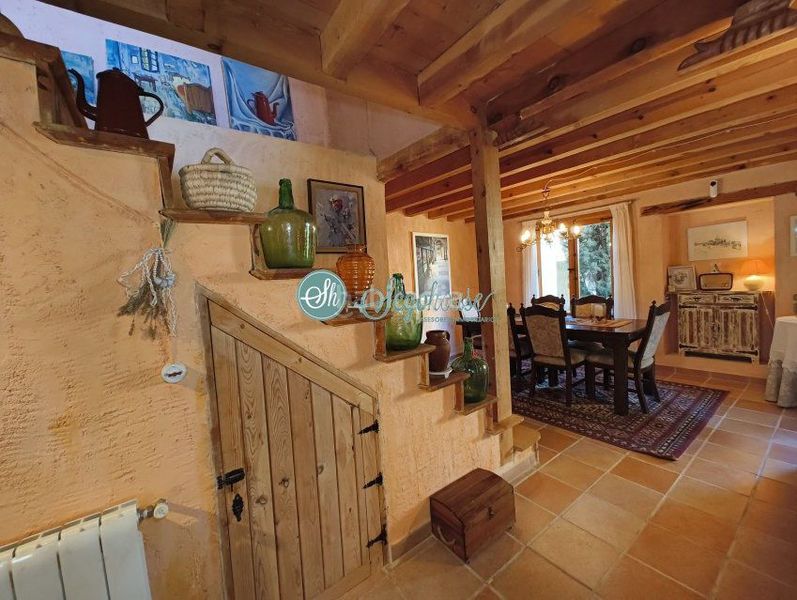 Foto 201a1da0-b871-4d4a-9886-4178671e2d06. Casa amb calefacció a Escobar de Polendos