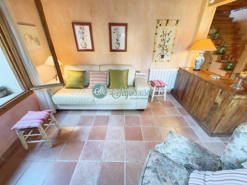 Foto 5185e181-6604-41cf-8b06-d6269b34131d. Casa amb calefacció a Escobar de Polendos