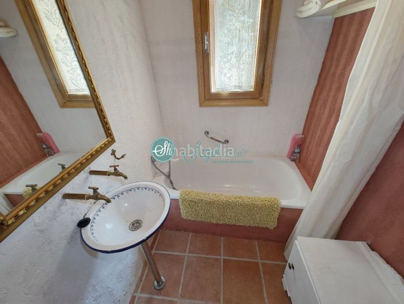 Foto 6bd6d592-ad0f-401c-be67-b3f128f2f52a. Casa amb calefacció a Escobar de Polendos