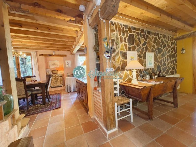 Foto 71e317e7-c0d8-4956-a7dd-e7b4da218ffa. Casa amb calefacció a Escobar de Polendos
