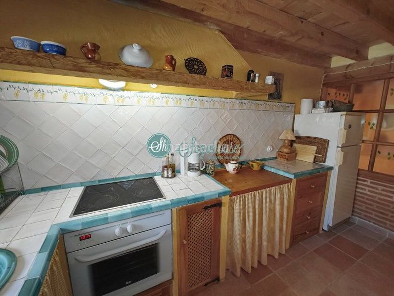 Foto bb6ba804-e598-49dd-8ac8-7827f90c97a7. Casa amb calefacció a Escobar de Polendos