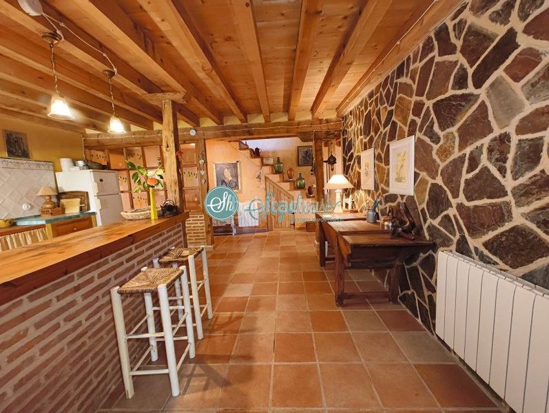 Foto bc89deb4-2e08-4e4e-88d1-5b5d201a27c5. Casa amb calefacció a Escobar de Polendos