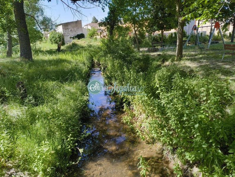 Foto c330ca80-19b9-481c-b016-11649c4d7cd5. Casa amb calefacció a Escobar de Polendos