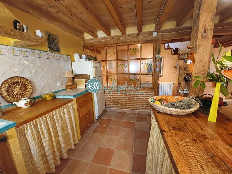 Foto f489faa4-4782-4a8f-b0bf-37e82f61f5ac. Casa amb calefacció a Escobar de Polendos