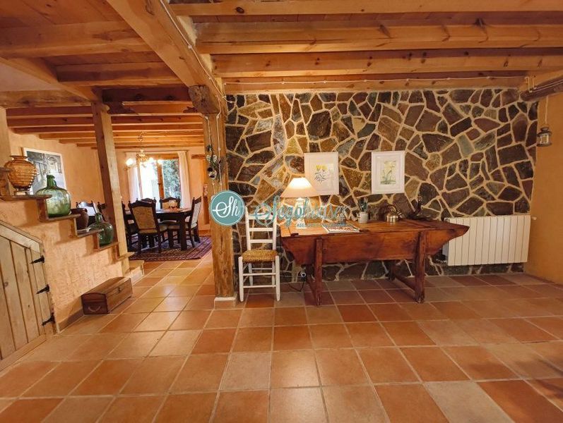 Foto f8b482ea-def4-4bd8-9ed9-a0fde071805b. Casa amb calefacció a Escobar de Polendos