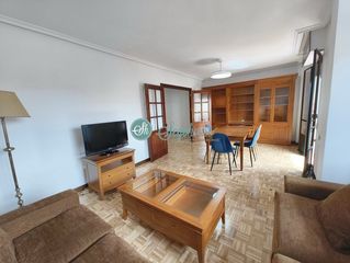 Miete Etagenwohnung in Centro. Piso en alquiler en centro  santo tomás, 4 dormitorios.