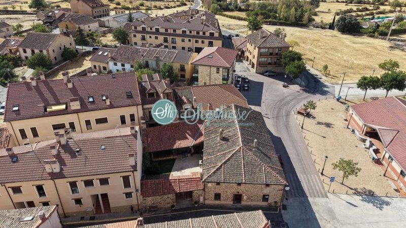 Foto 3d657bdb-e6a8-4dc2-84fc-10c825198712. Casa amb calefacció aparcament a Espirdo