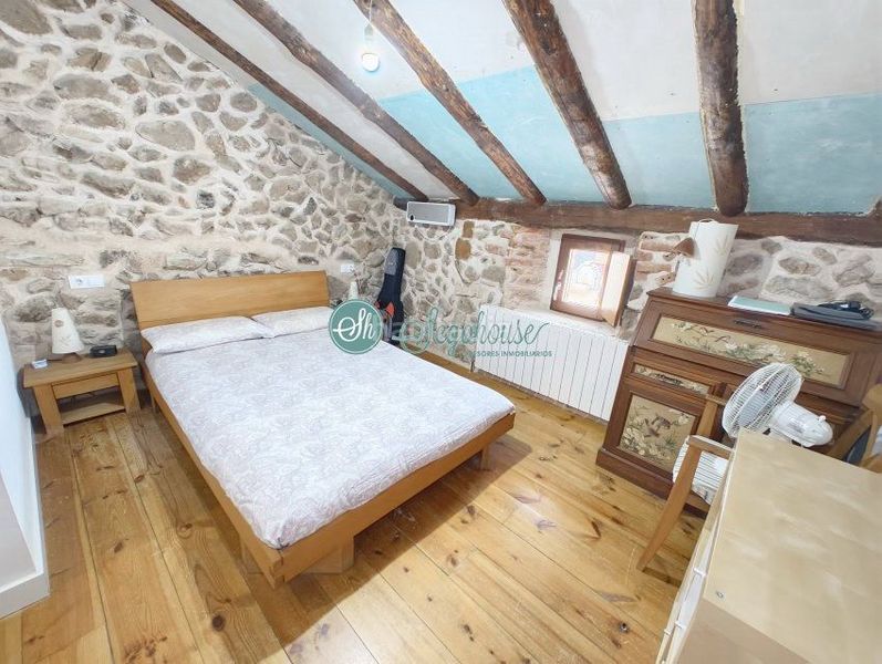 Foto adea5258-dc67-4a84-861e-0eda1fc8f075. Casa amb calefacció aparcament a Espirdo