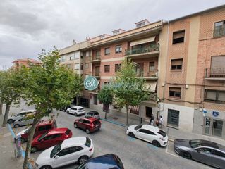 Miete Etagenwohnung in Centro. Piso en alquiler en centro  santo tomás, 4 dormitorios.