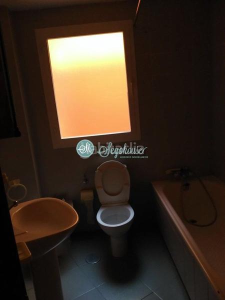 Foto 4cc8104e-37d2-4750-a929-221eaa3c2f55. Flat with heating parking in San Lorenzo - San Marcos Segovia