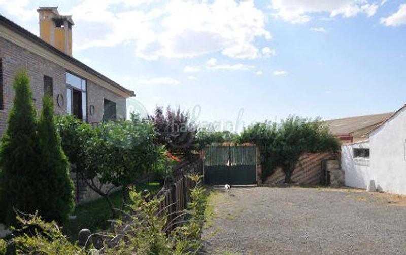 Foto 3cddd1a9-0035-4e50-8d07-fa6e21973db0. Chalet avec chauffage parking dans Área Rural Segovia