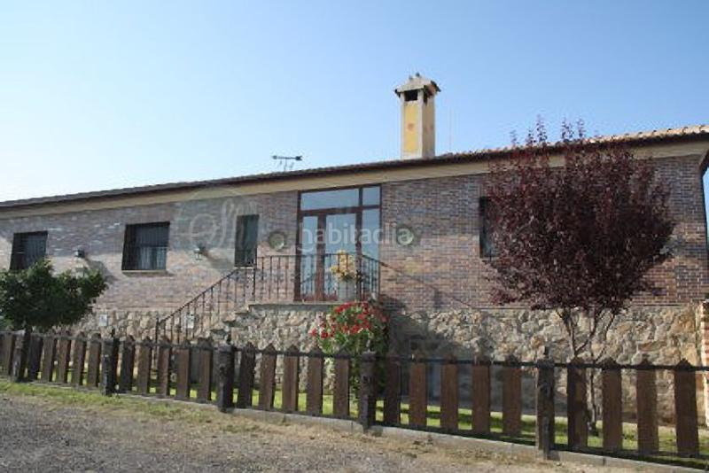 Foto a438094c-c0e1-400d-8f07-f877bc1ac274. Chalet avec chauffage parking dans Área Rural Segovia