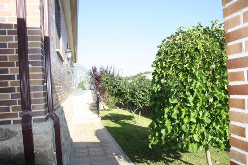 Foto de3dddd5-08bf-4b62-afe1-d4fdccdcc573. Chalet avec chauffage parking dans Área Rural Segovia