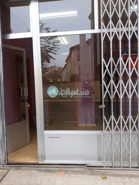 Foto f67c5f82-3fc7-45ec-8eeb-6341195ba7bc. Local comercial a Centro Segovia