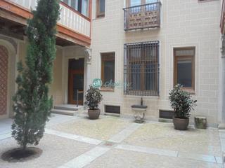 Lloguer Oficina  N/a. Oficina en alquiler en casco antiguo.