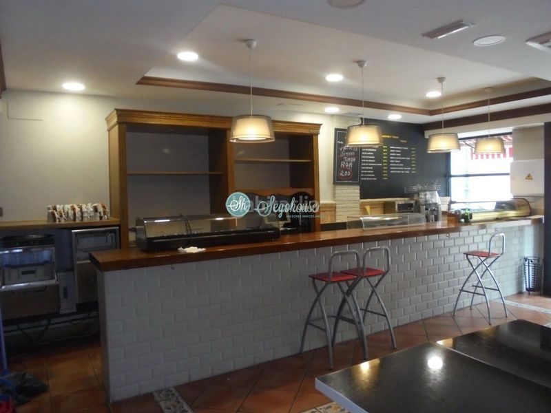 Foto adcc335a-4553-4758-bc48-5260c4836779. Local comercial a Centro Segovia