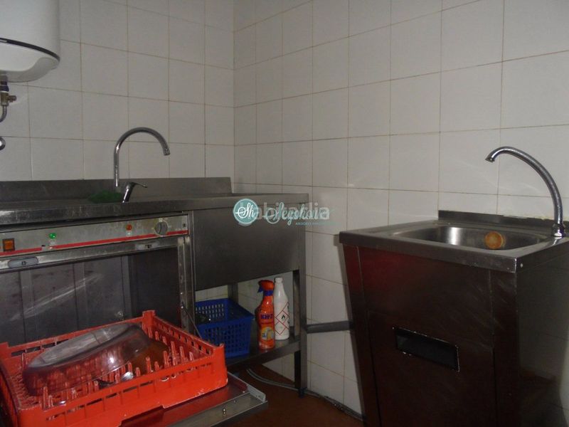 Foto c89107ef-4acf-4725-a931-7f5ab6dc8fa5. Local comercial a Centro Segovia