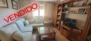 Appartement  N/a. Piso en venta en crt. de villacastín, 2 dormitorios.