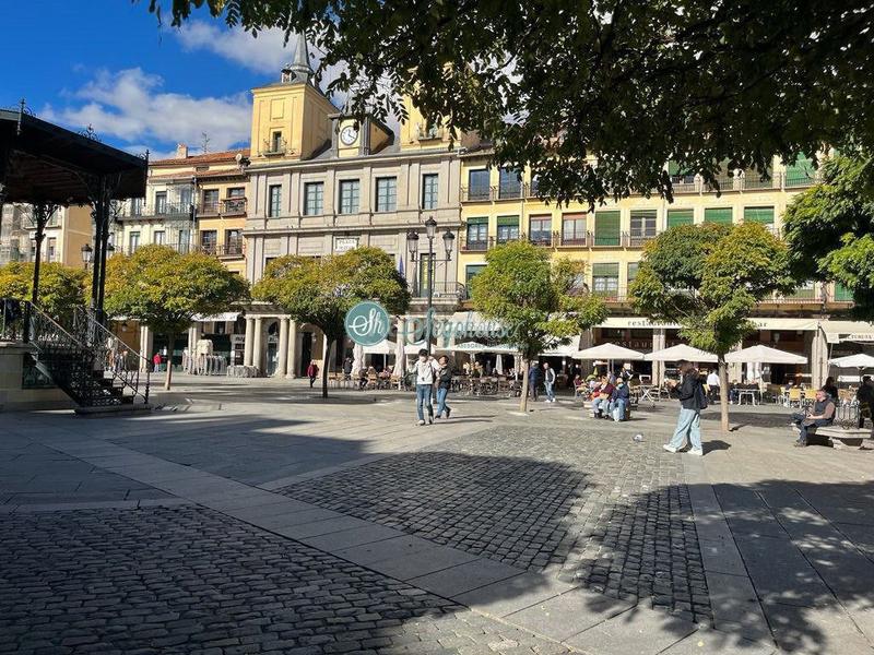 Foto d73fd0a3-a7a0-4054-872a-0e9d6cdb7db2. Pis amb calefacció aparcament a Plaza Mayor - San Agustín Segovia