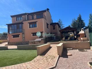 Chalet  Matabueyes. Chalet en venta en parque robledo, 6 dormitorios.