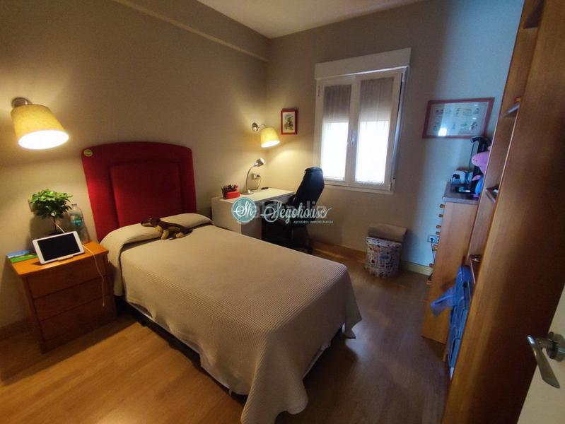Foto b1259288-fdaf-4b9a-a5e9-877043c4c904. Piso  en venta en Centro - ezequiel gonzález, 4 dormitorios. en Segovia