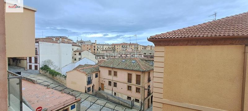 Foto db340f3b-19cd-49a0-a1fd-787788c21e36. Zweistöckige wohnung in Centro Segovia