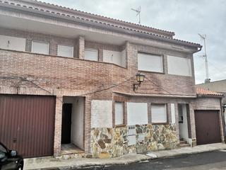 Chalet en Cadalso de los Vidrios. 103delegacin principal .vivienda unifamiliar adosada de 151vivi