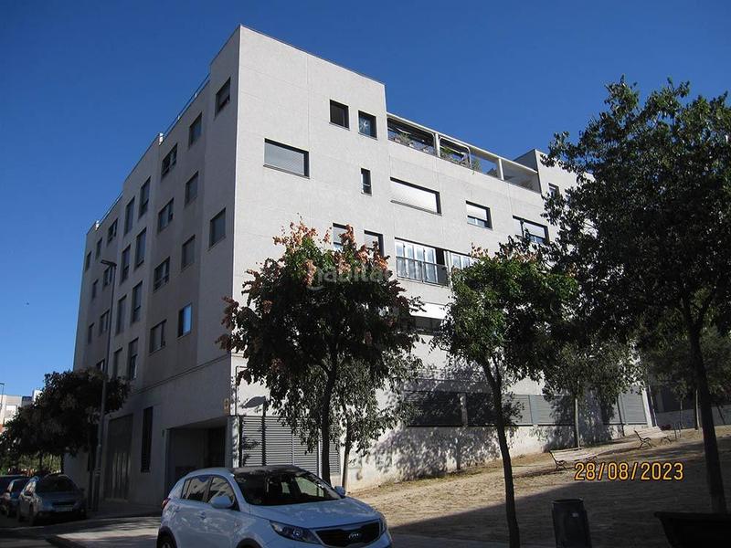 Foto 44bdf5e1-797a-4948-bff7-be06adbdad6b. Car parking in Dehesa Vieja-Puente Cultural San Sebastián de los Reyes