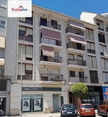 Business premise in Avenida avenida de las esclaves 10