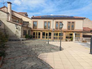 Xalet a Torrecaballeros. Chalet independiente con piscina y vistas a la montaña en torrec