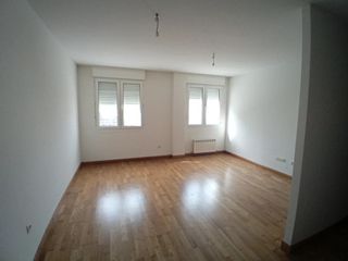 Erdgeschoss in Hontanares de Eresma. Encantador bajo en hontanares de eresma