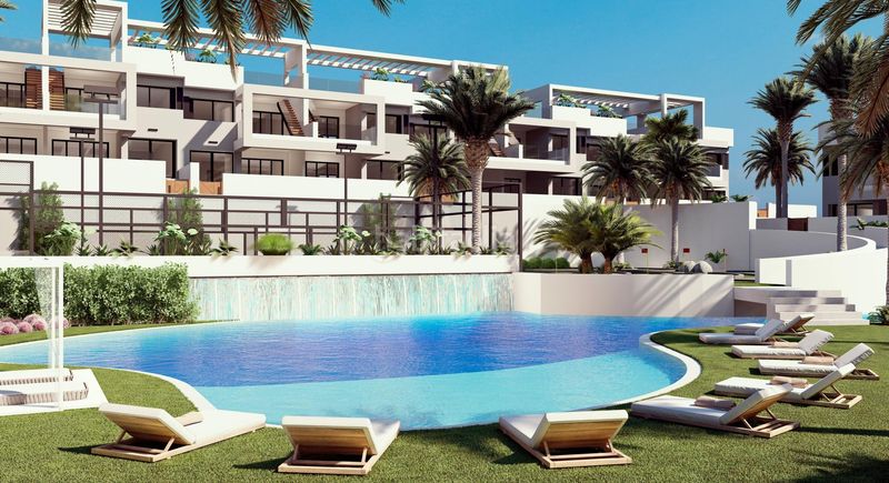 Foto 32020200-4150-4712-8945-8e7f7f646322. Casa amb piscina a Centro - Muelle Pesquero Torrevieja
