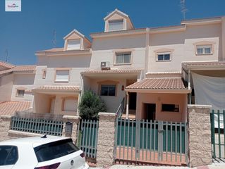 Casa adossada a Burgohondo