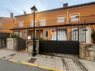Semi detached house in Palazuelos de Eresma. Adosado    3 plantas     palazuelos de eresma