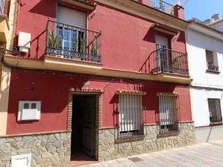 Pis en Calle tronc�n 33. Casa apartamento 5 dormitorios centro fuengirola a reformar
