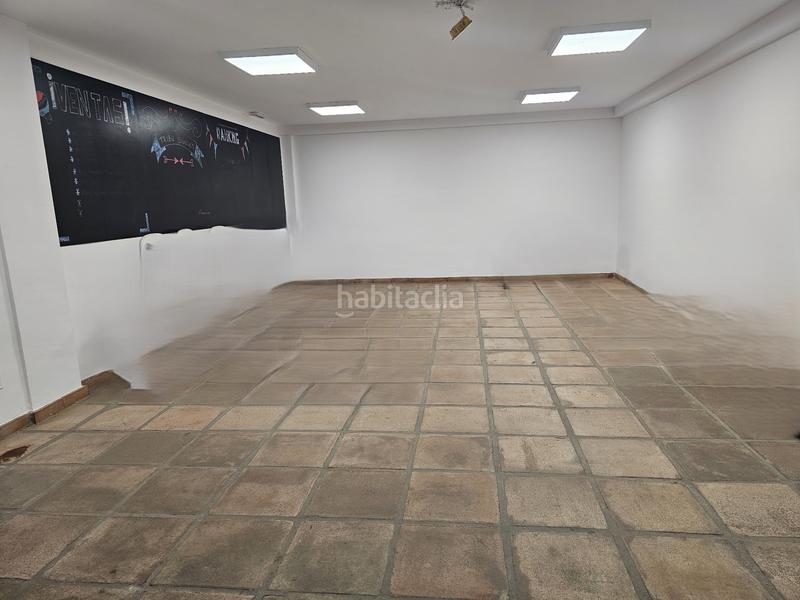 Foto a23536b8-eb6a-41f8-98a6-65d8eb9896e1. Lloguer local comercial a avenida alcalde clemente díaz ruiz 6 a Fuengirola