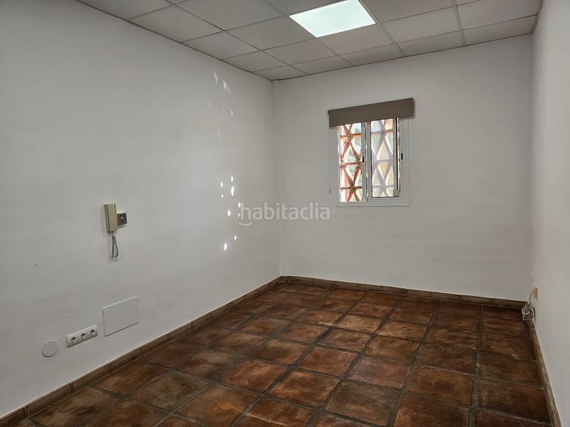 Foto a31f0404-b1a5-4965-ab38-8d9843f407a7. Lloguer local comercial a avenida alcalde clemente díaz ruiz 6 a Fuengirola