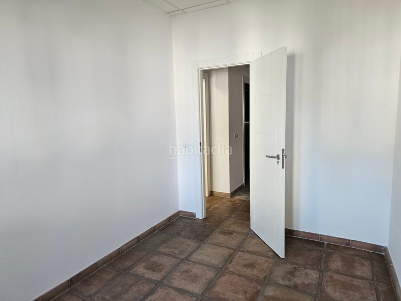 Foto c4864f63-dffe-4b6e-b07f-0873f51e059f. Location local commercial dans avenida alcalde clemente díaz ruiz 6 dans Fuengirola