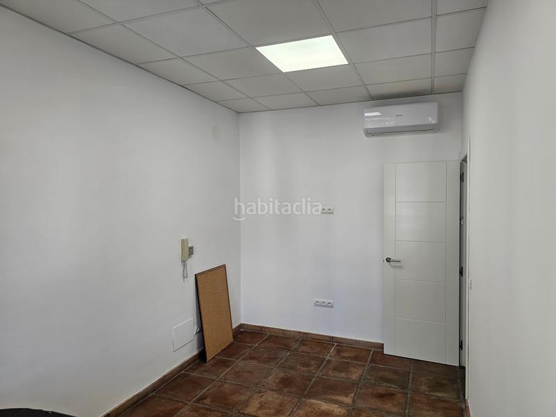 Foto 96eede2f-f41a-4c26-a54c-392bec9577f0. Rent business premise in avenida alcalde clemente díaz ruiz 6 in Fuengirola