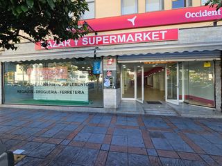 Miete Geschäftsraum in Avenida juan gómez juanito 17. Local 525 m2 planta calle en pleno centro de  fuengirola