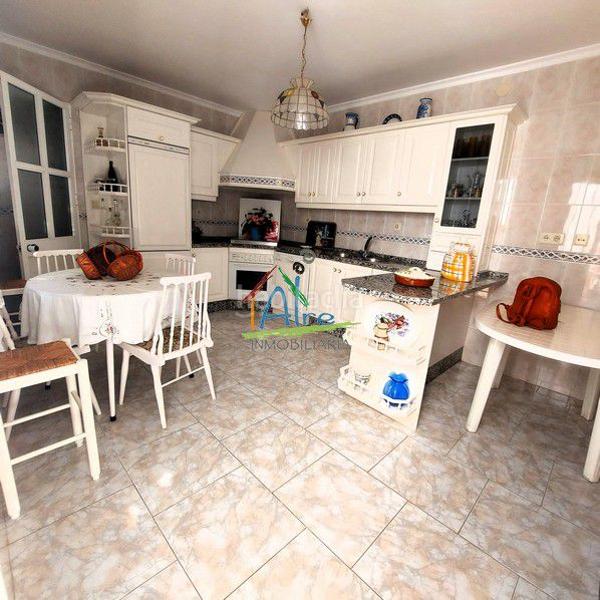 Foto 0a6e348b-dd43-4788-a86b-74b0bc53a3d6. Casa adossada amb aparcament a Cala