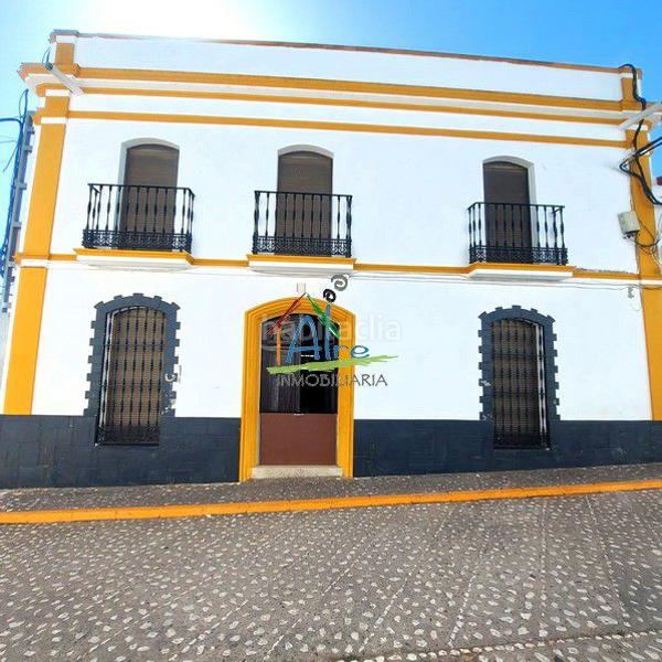 Foto 2464f088-93db-4835-b694-cba074fdd6c0. Casa adossada amb aparcament a Cala