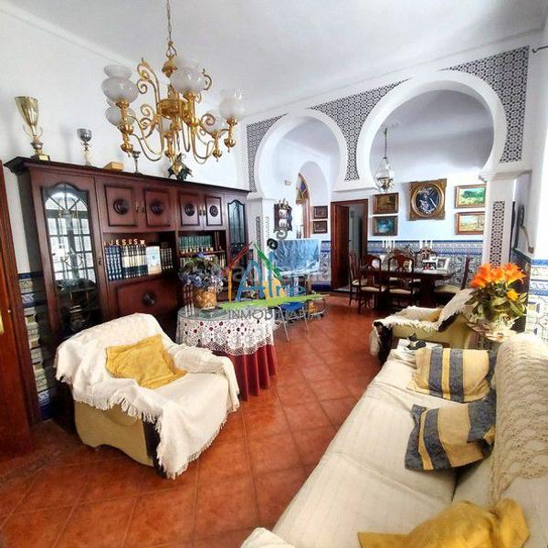 Foto a208b3c4-ba90-4689-901a-cbb41bf85d66. Casa adossada amb aparcament a Cala