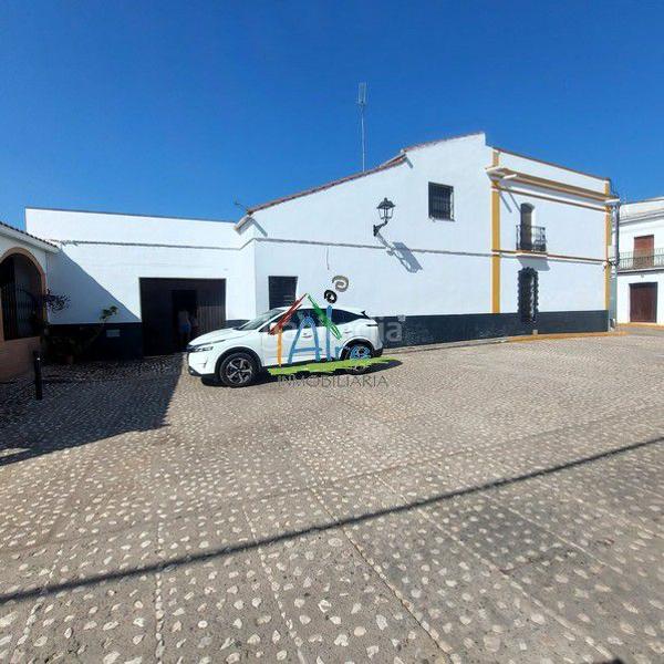 Foto bb9b2766-f95f-47a5-9b0d-689db2192e54. Casa adossada amb aparcament a Cala