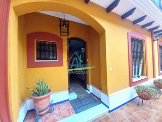 Maison à Almonte. Casa en venta en centro, 3 dormitorios.
