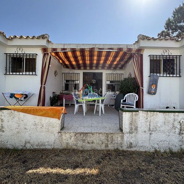 Foto e0b4aa8d-2c6a-4a69-bd3a-d06ef9a84be3. Chalet  en venta en sector enea, 5 dormitorios. en Almonte