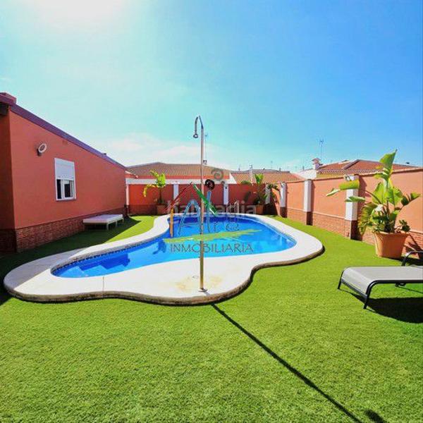 Foto ebba6661-64cc-41b5-acde-427c1944cbfe. House with heating parking pool in Centro - Torre de la Higuera Almonte