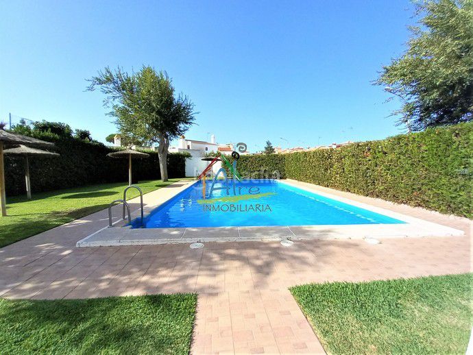 Foto dbbe3c5c-0192-4140-bcec-a1a4cb28c4fc. Casa adossada amb calefacció piscina a Caño Guerrero Almonte