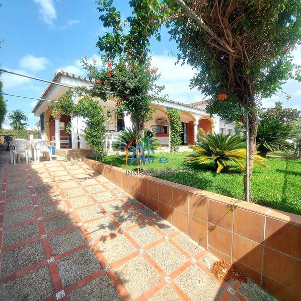 Foto 4d0c6890-50a3-48cb-8527-69523d020b72. Xalet amb aparcament a Centro - Torre de la Higuera Almonte